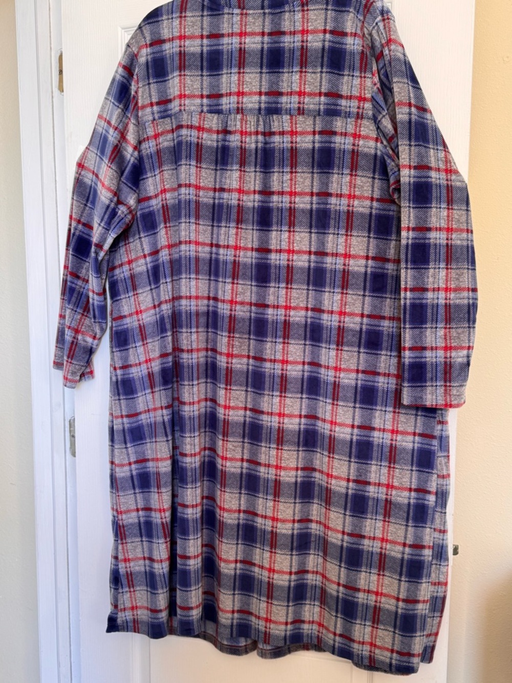 PLUS NIGHTGOWN SIZE 4X. ARIA SLEEPWEAR, LONG SLEEVES, SOFT FLEECE PLAID, POCKETS - Picture 6 of 16